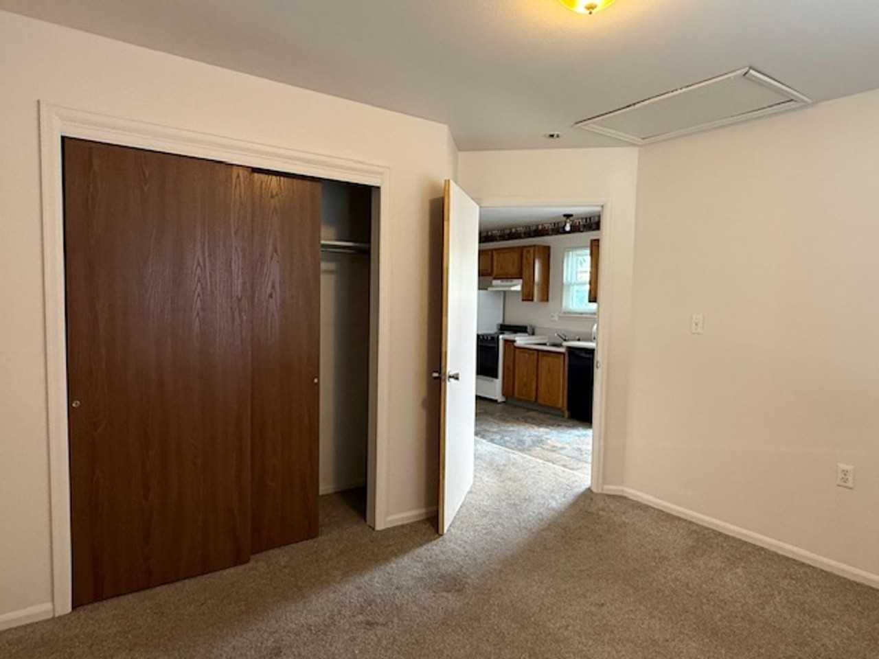 5411 Imperial Ct - Photo 5 of 8