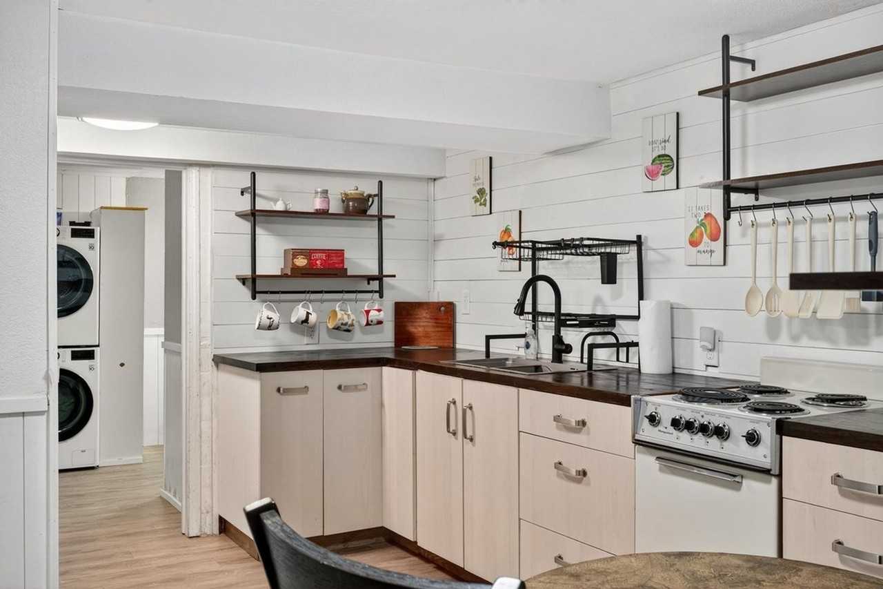 1821 6th Ave - Photo 6 of 43