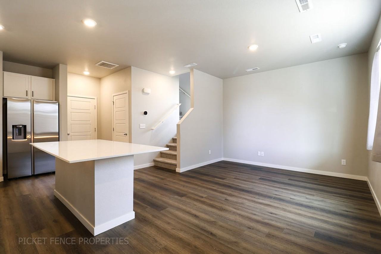 307 Penguin St - Photo 3 of 43