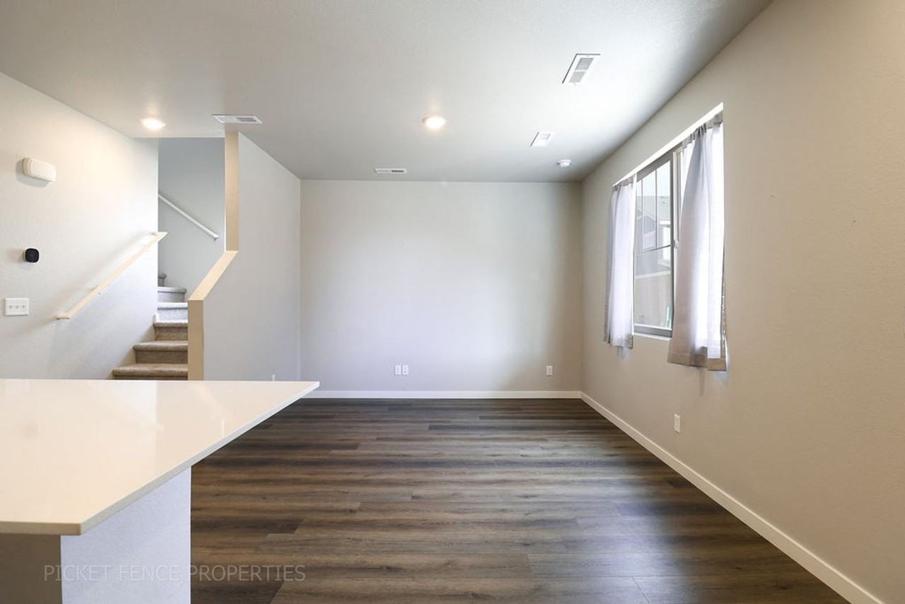 307 Penguin St - Photo 4 of 43