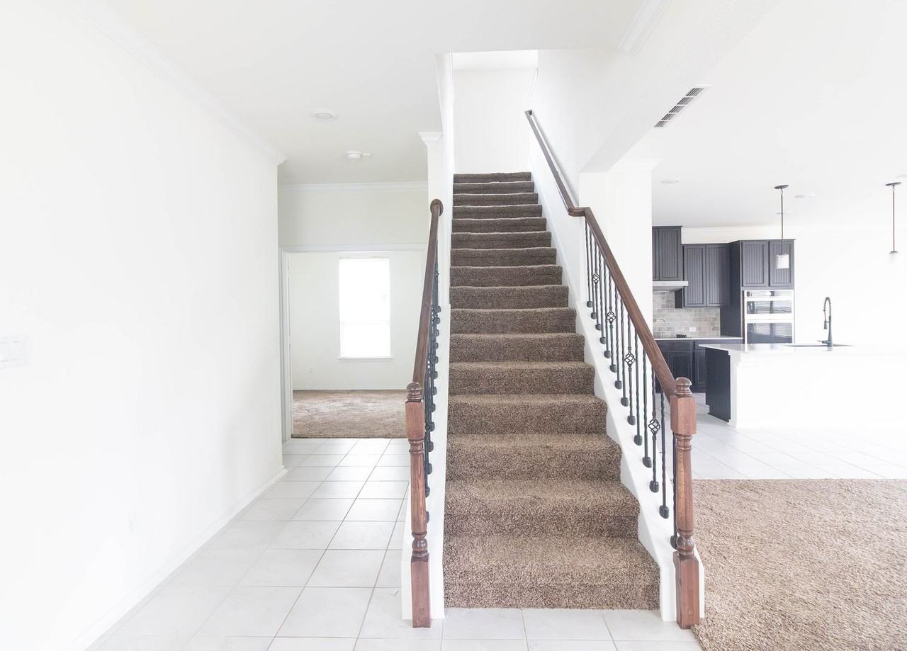 1131 Aronia Ln - Photo 2 of 37