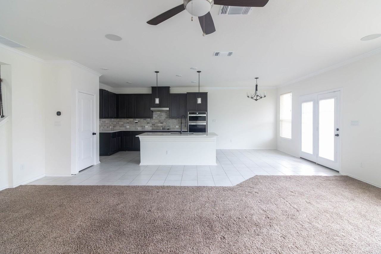 1131 Aronia Ln - Photo 4 of 37