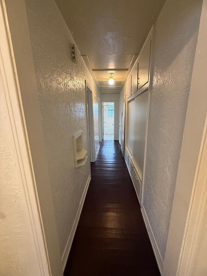 1120 Arkansas St - Photo 5 of 9