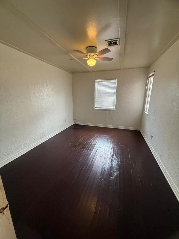 1120 Arkansas St - Photo 6 of 9