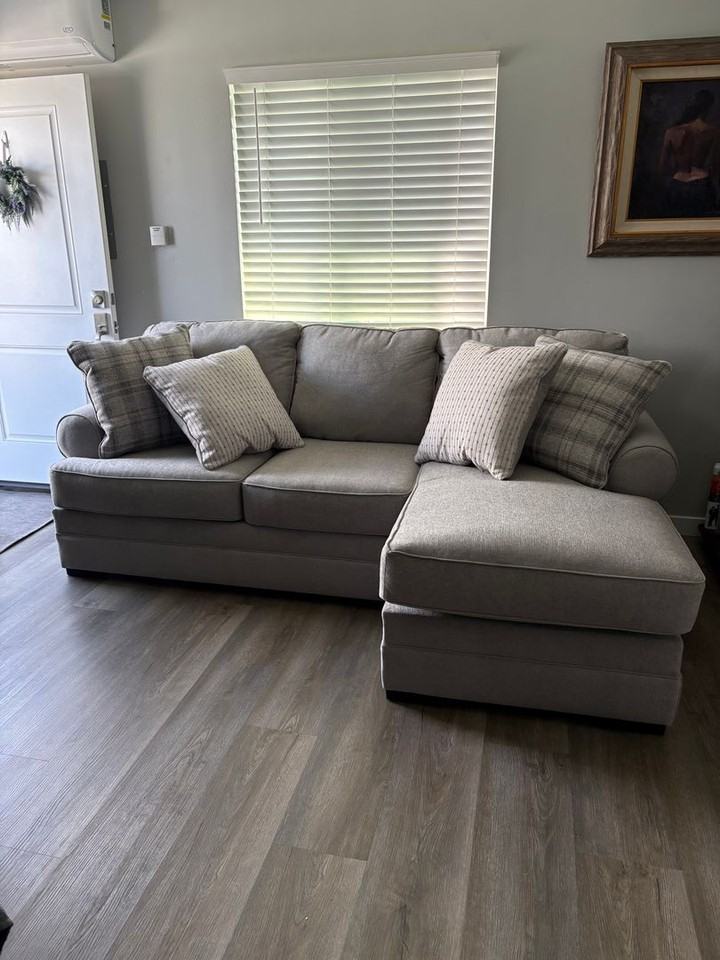 829 E 2nd St - Photo 4 of 8