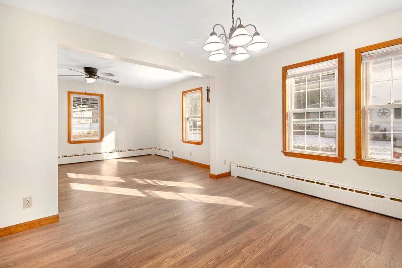 465A Vernon Ave - Photo 3 of 23