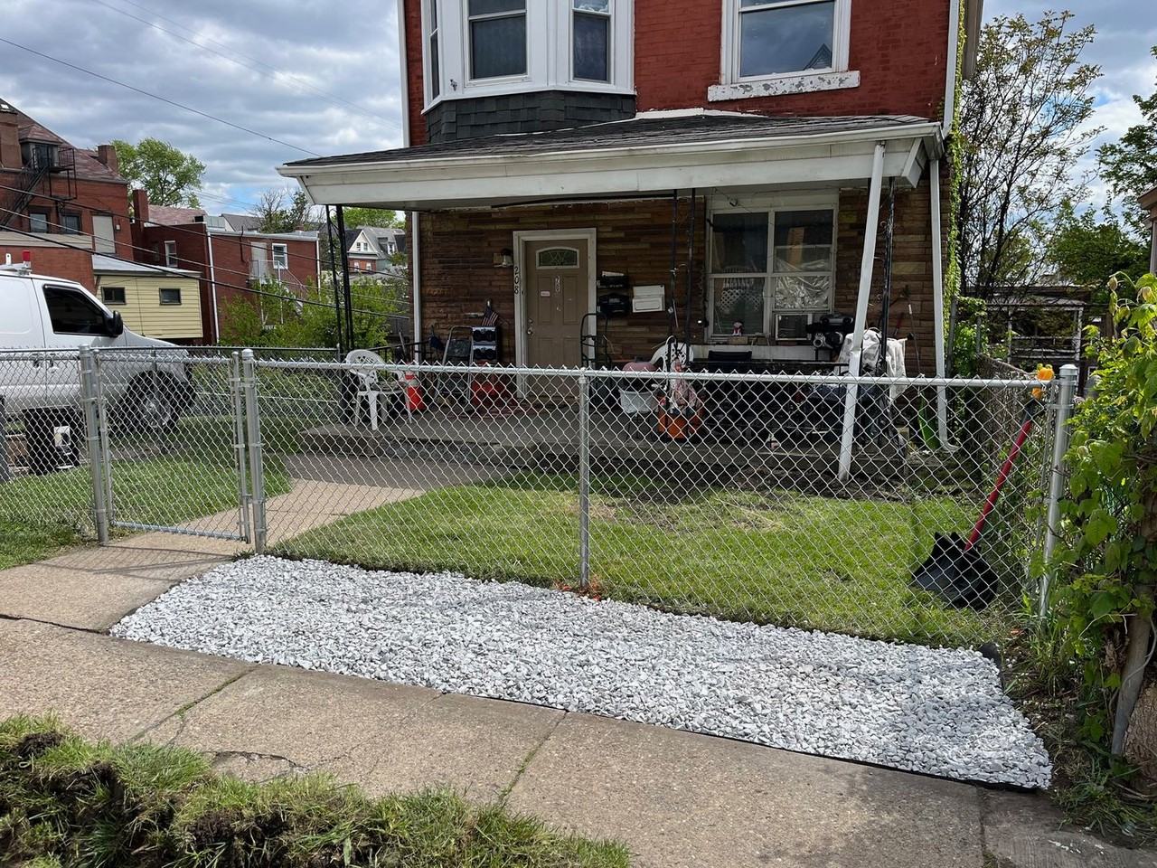 208 Mckinley St - Photo 2 of 15