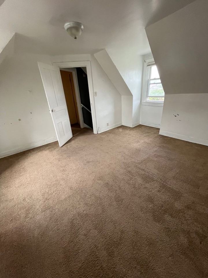 208 Mckinley St - Photo 7 of 15