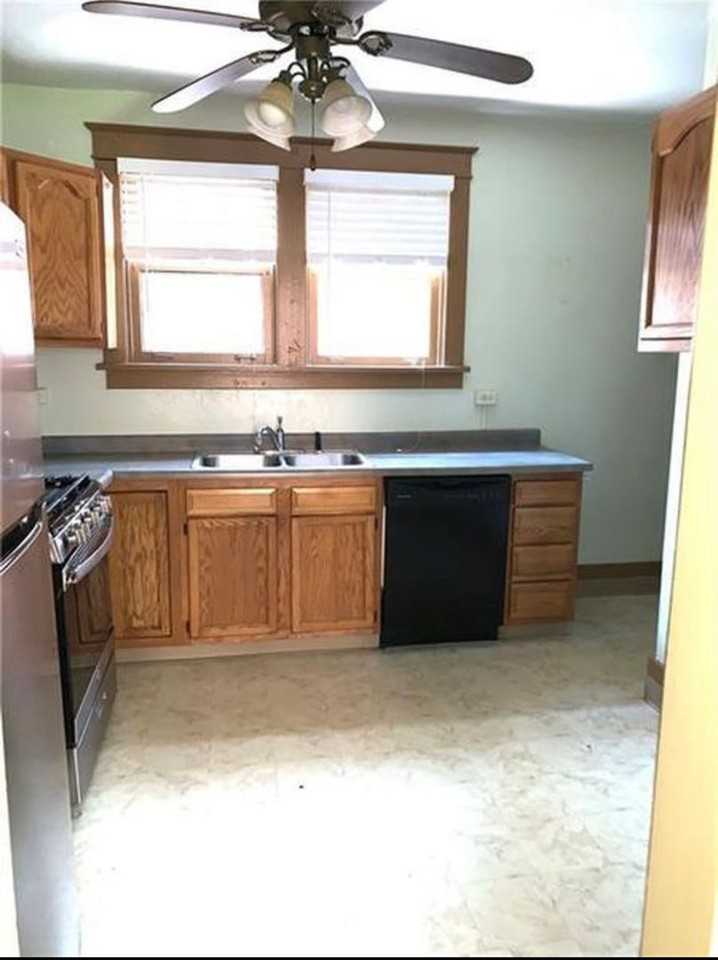 4005 California Ave - Photo 3 of 11