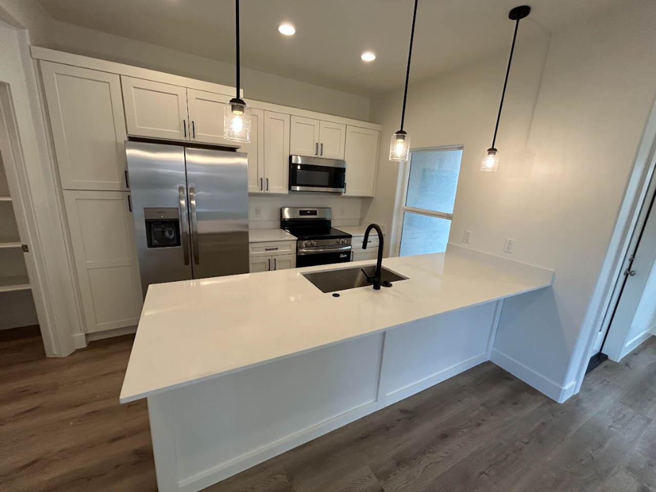 1547 E Mead Ln - Photo 2 of 33