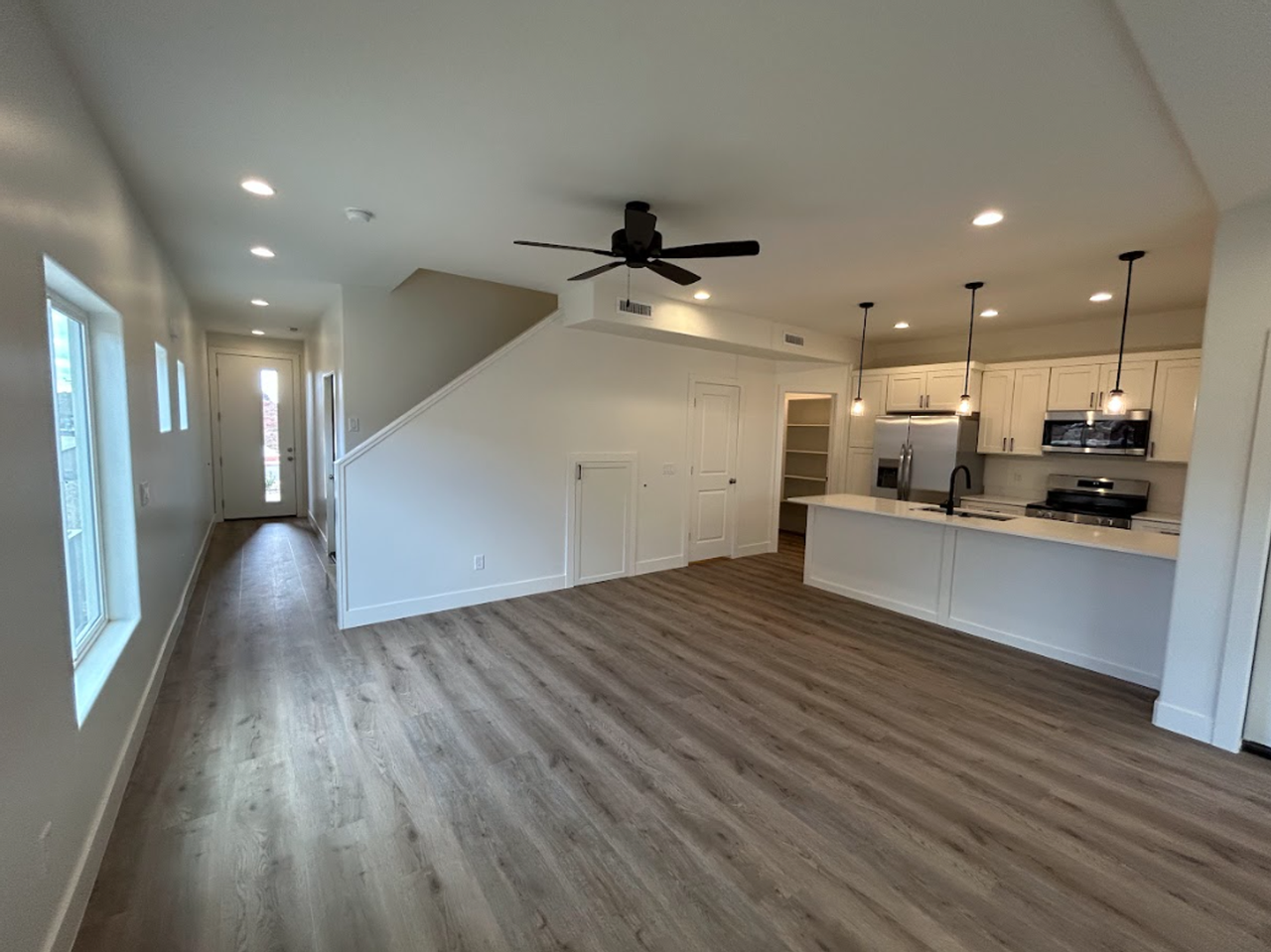 1547 E Mead Ln - Photo 6 of 33