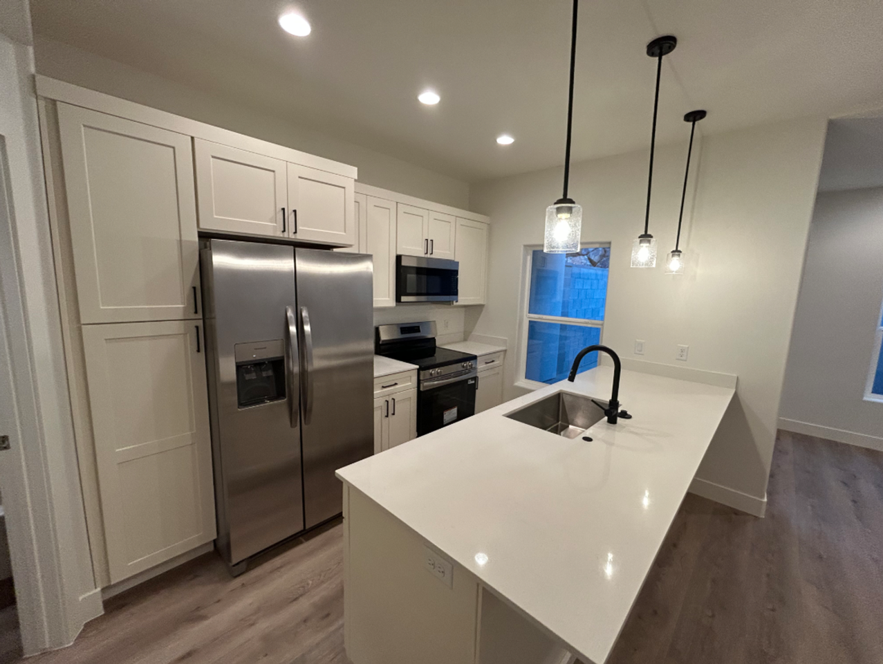 1543 E Mead Ln - Photo 2 of 39