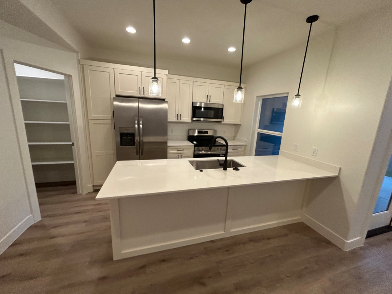 1543 E Mead Ln - Photo 3 of 39