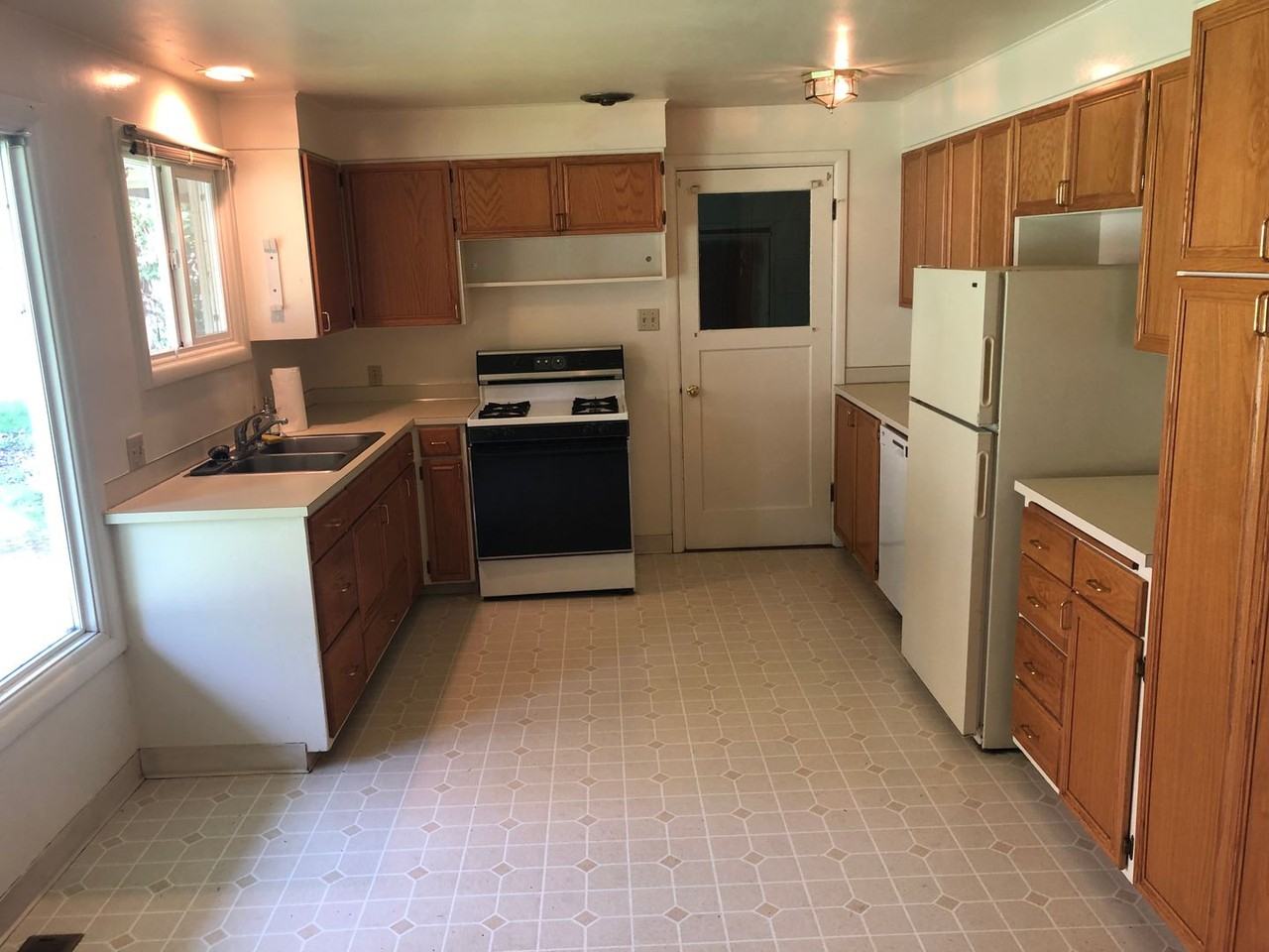 150 N Jackson St - Photo 4 of 15