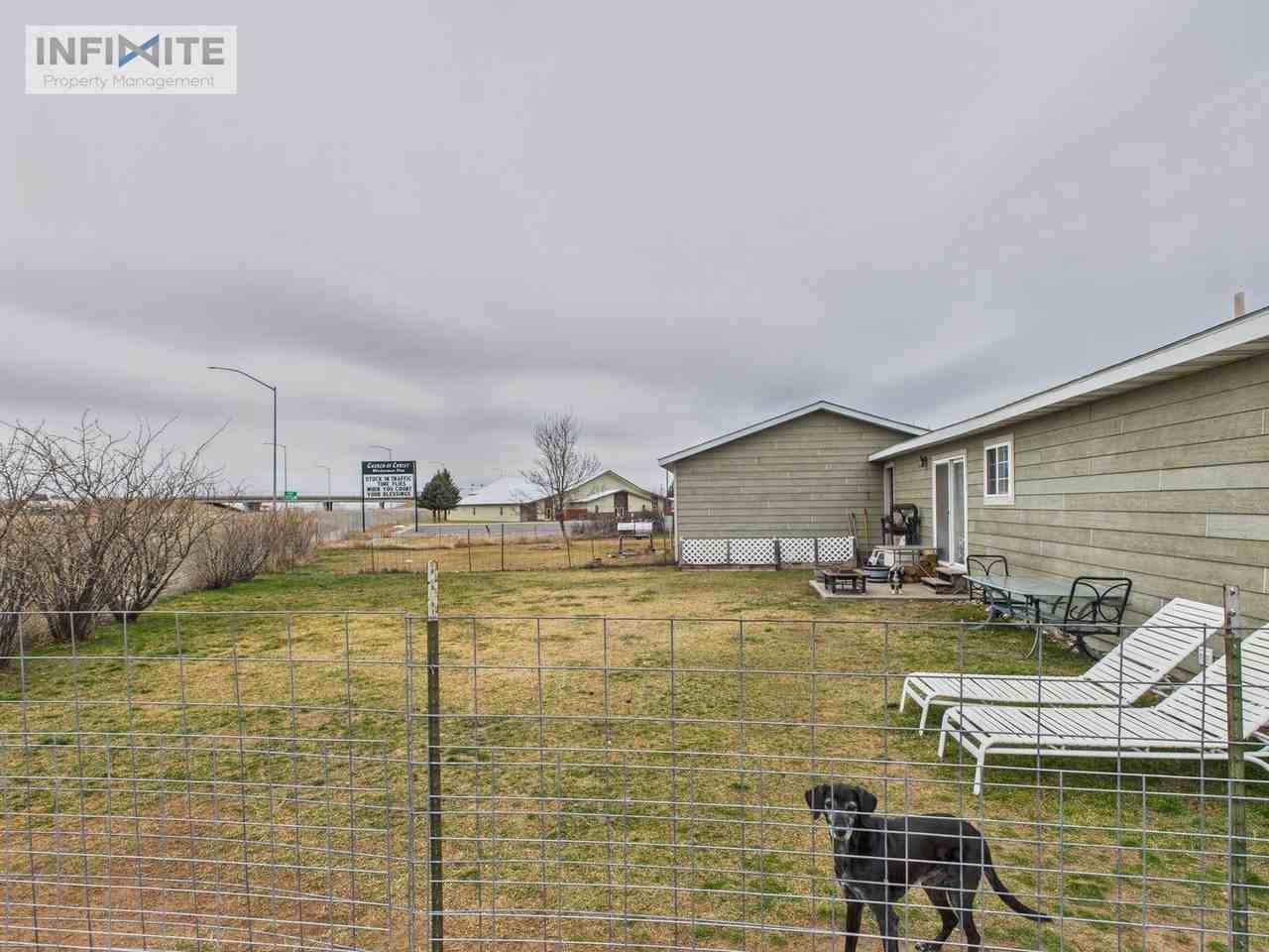 917 Colorado St #B - Photo 2 of 10