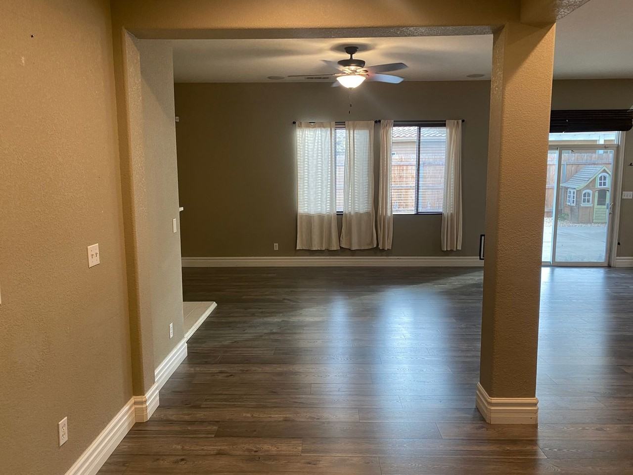 4321 W Elowin Ave - Photo 5 of 27