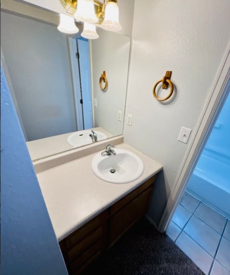 1180 Yosemite St #B2 - Photo 5 of 7