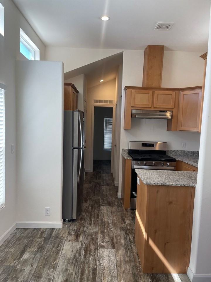 2646 Sharon Avenue - Photo 2 of 31