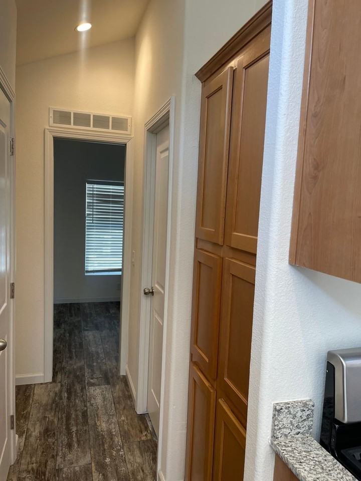 2646 Sharon Avenue - Photo 5 of 31