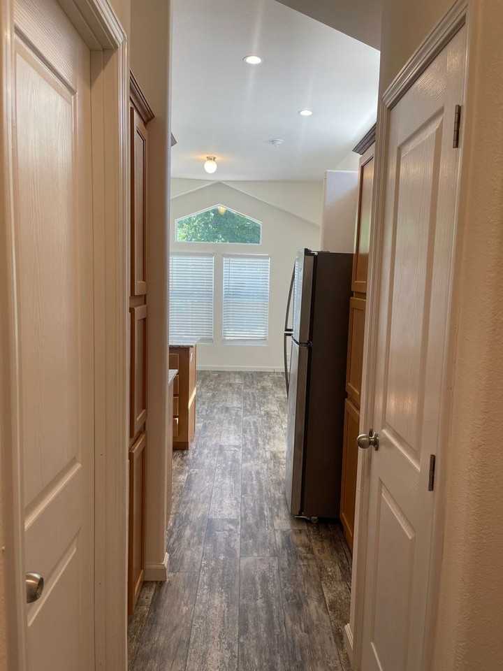 2646 Sharon Avenue - Photo 6 of 31