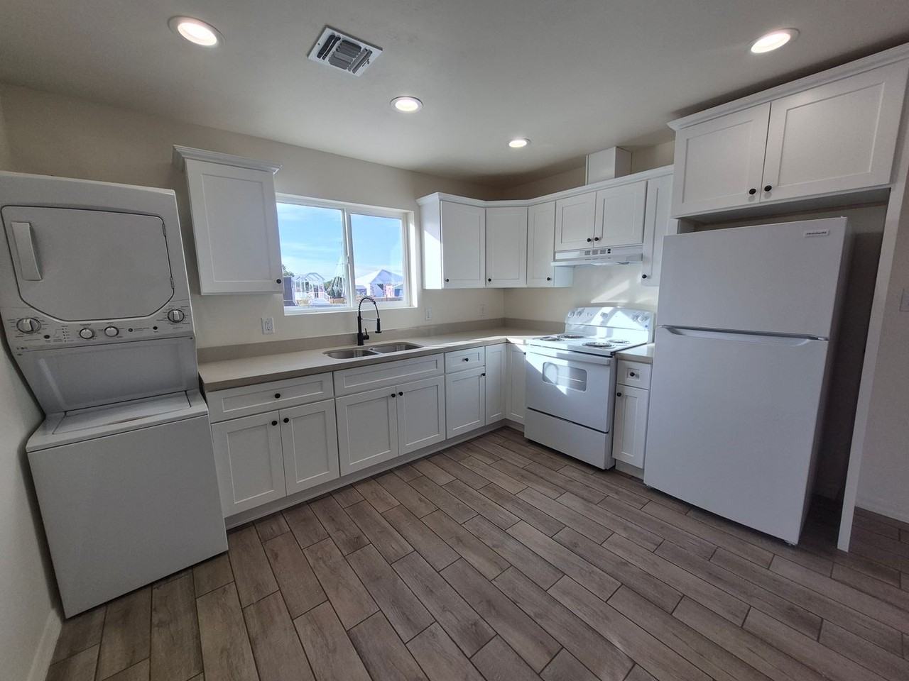 963 S. 6th Avenue - Photo 6 of 13