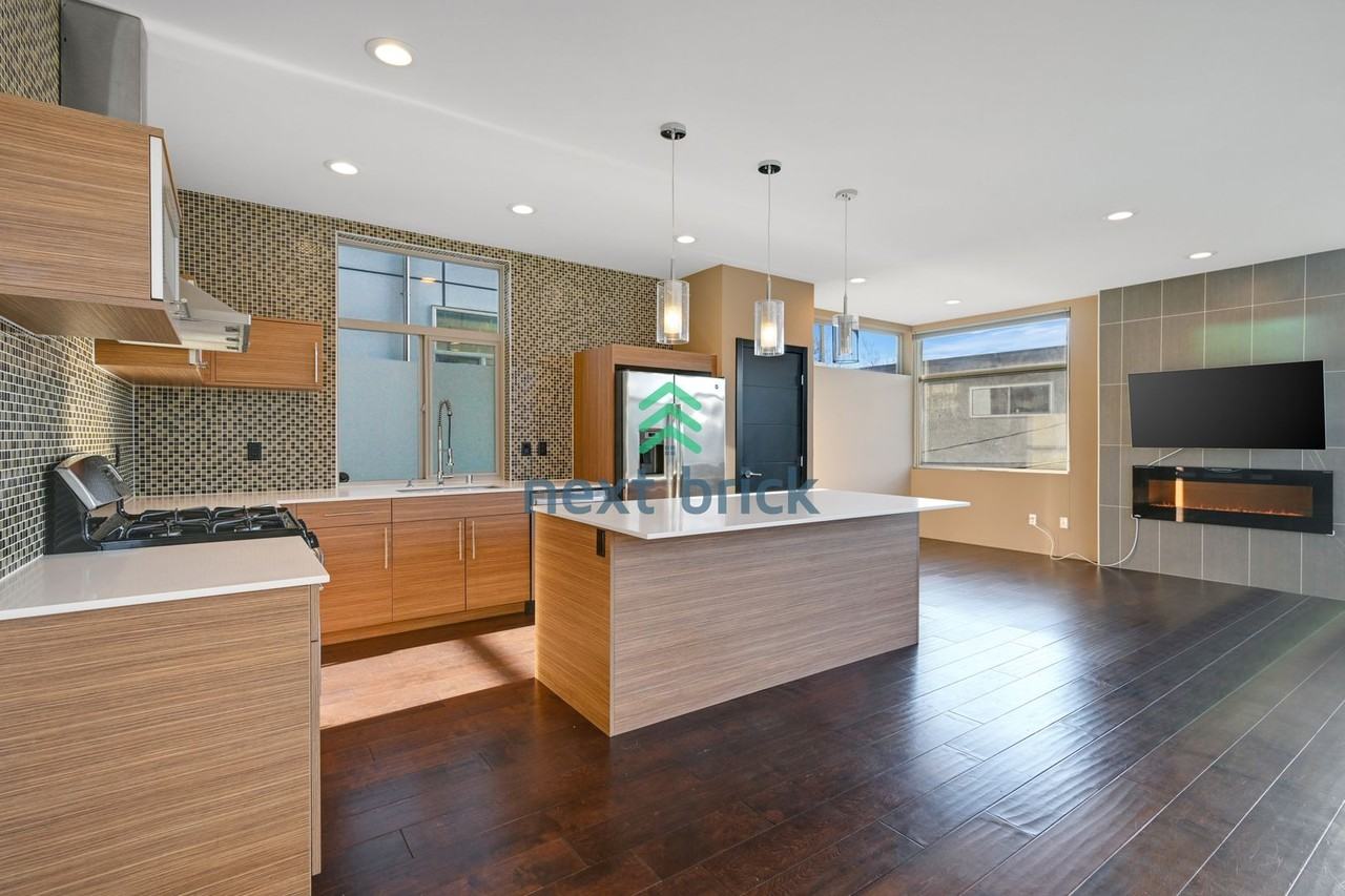 6544 24th Ave Nw - Photo 3 of 23