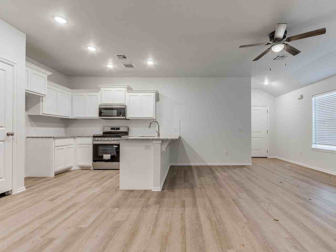 11604 Makenzie Trl - Photo 2 of 38