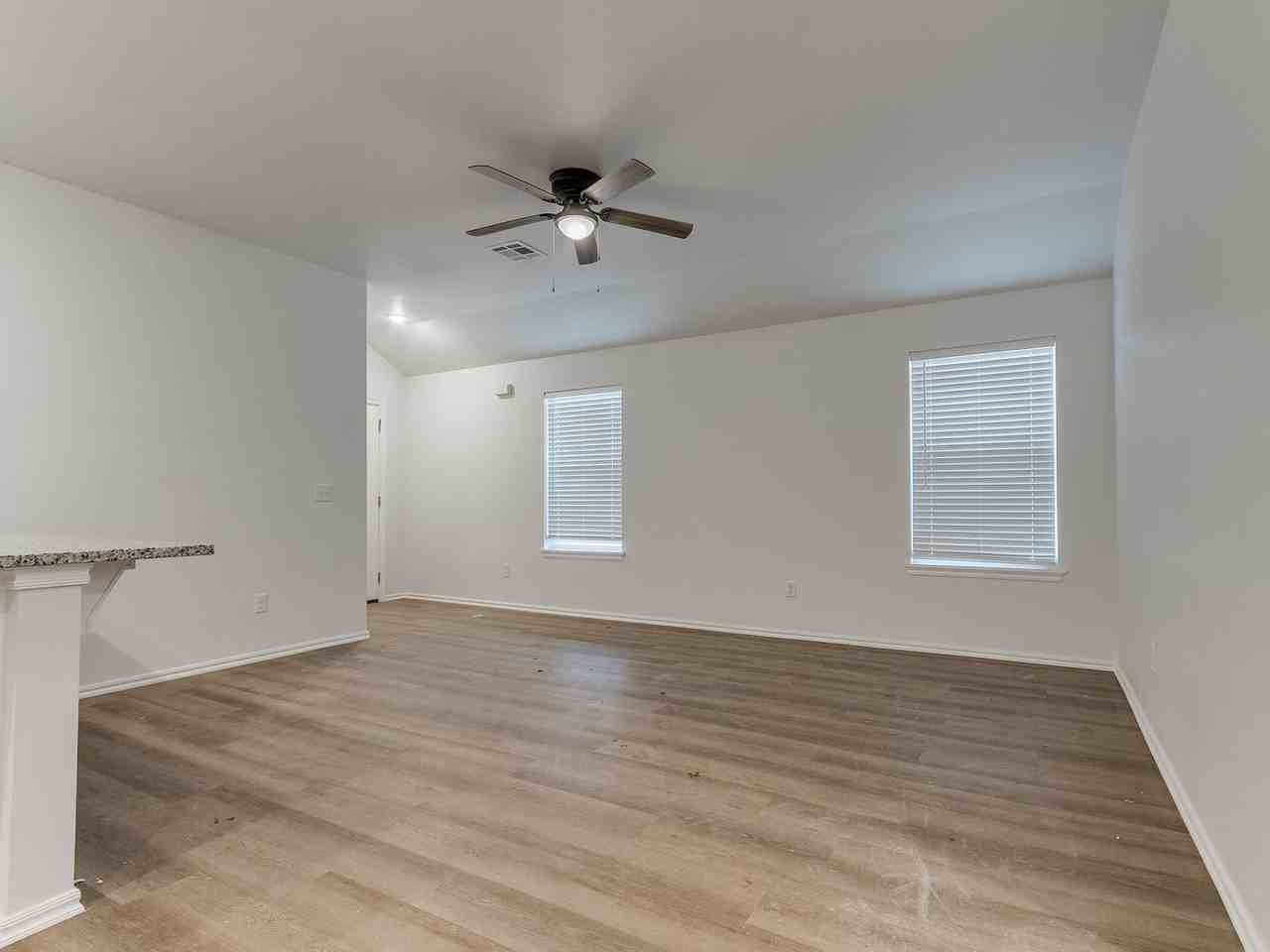 11604 Makenzie Trl - Photo 3 of 38