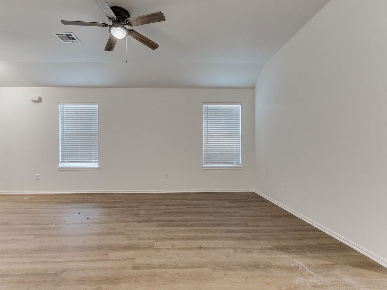 11604 Makenzie Trl - Photo 4 of 38