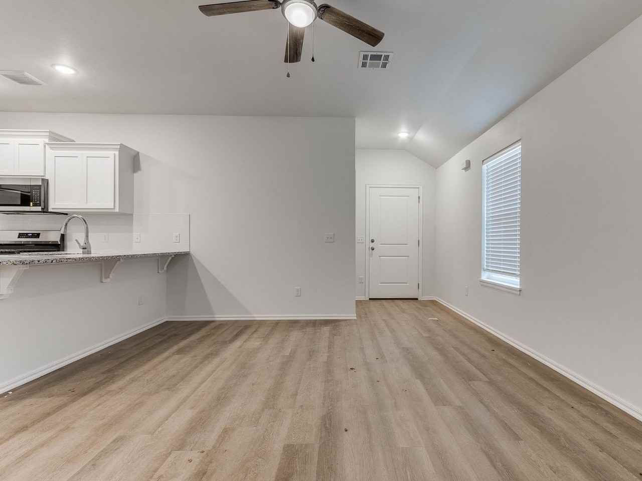 11604 Makenzie Trl - Photo 5 of 38