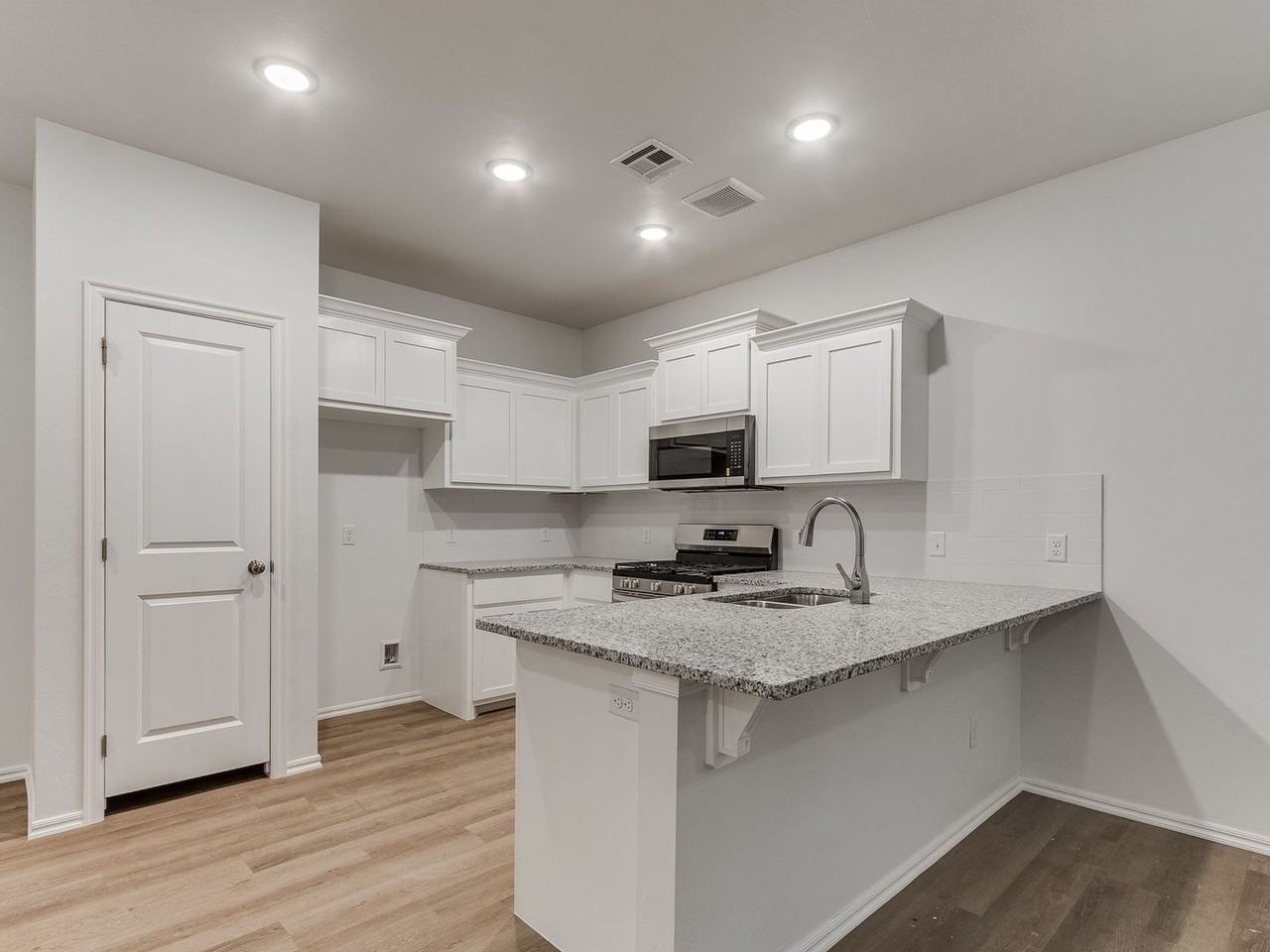 11604 Makenzie Trl - Photo 7 of 38