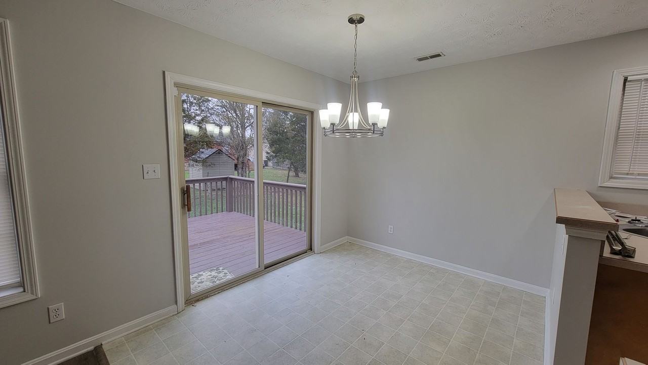 398 Deer Park Way - Photo 3 of 18