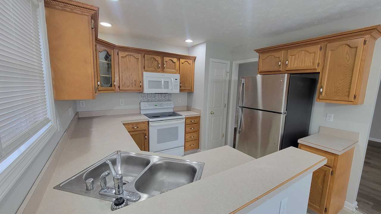 398 Deer Park Way - Photo 4 of 18