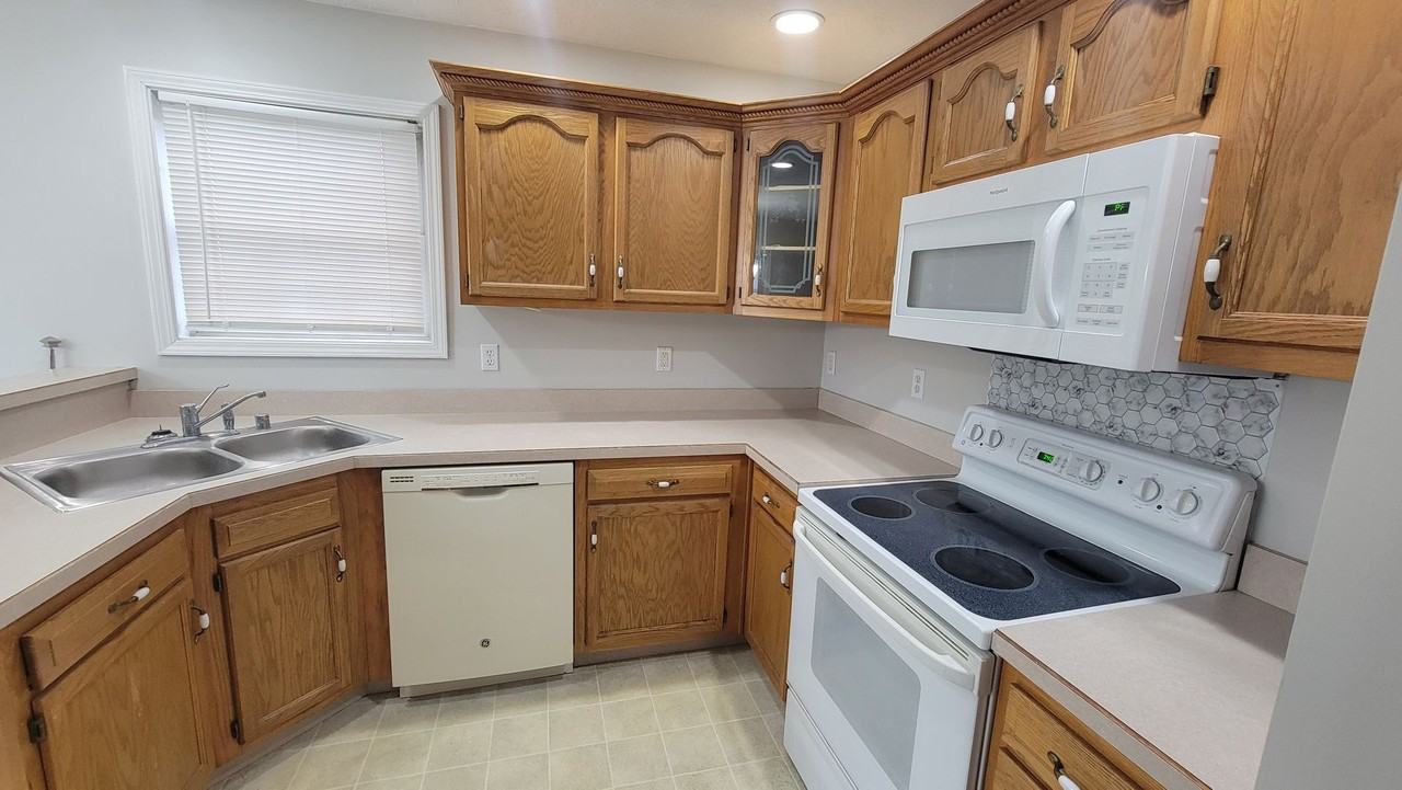 398 Deer Park Way - Photo 5 of 18