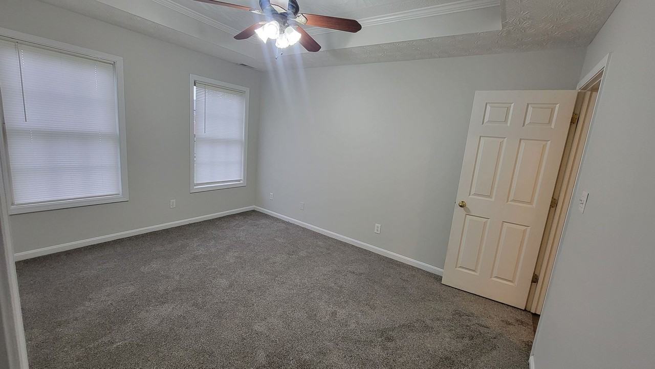 398 Deer Park Way - Photo 7 of 19