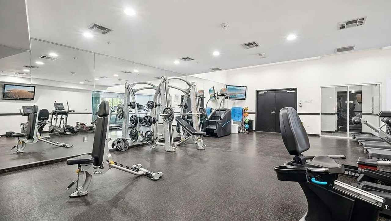 655 S Hope St #1008 - Photo 4 of 5