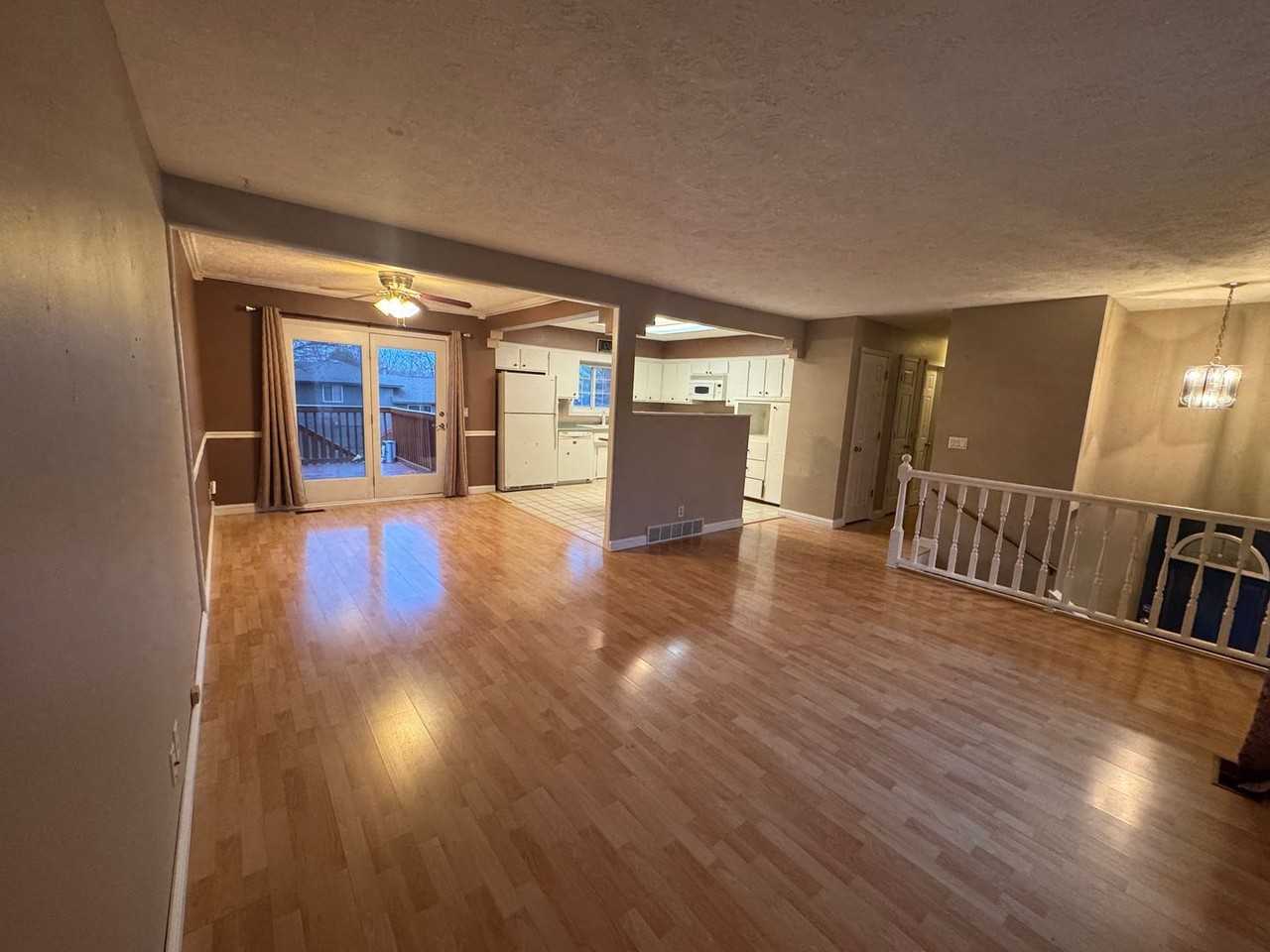 12118 Burdette Cir - Photo 3 of 15