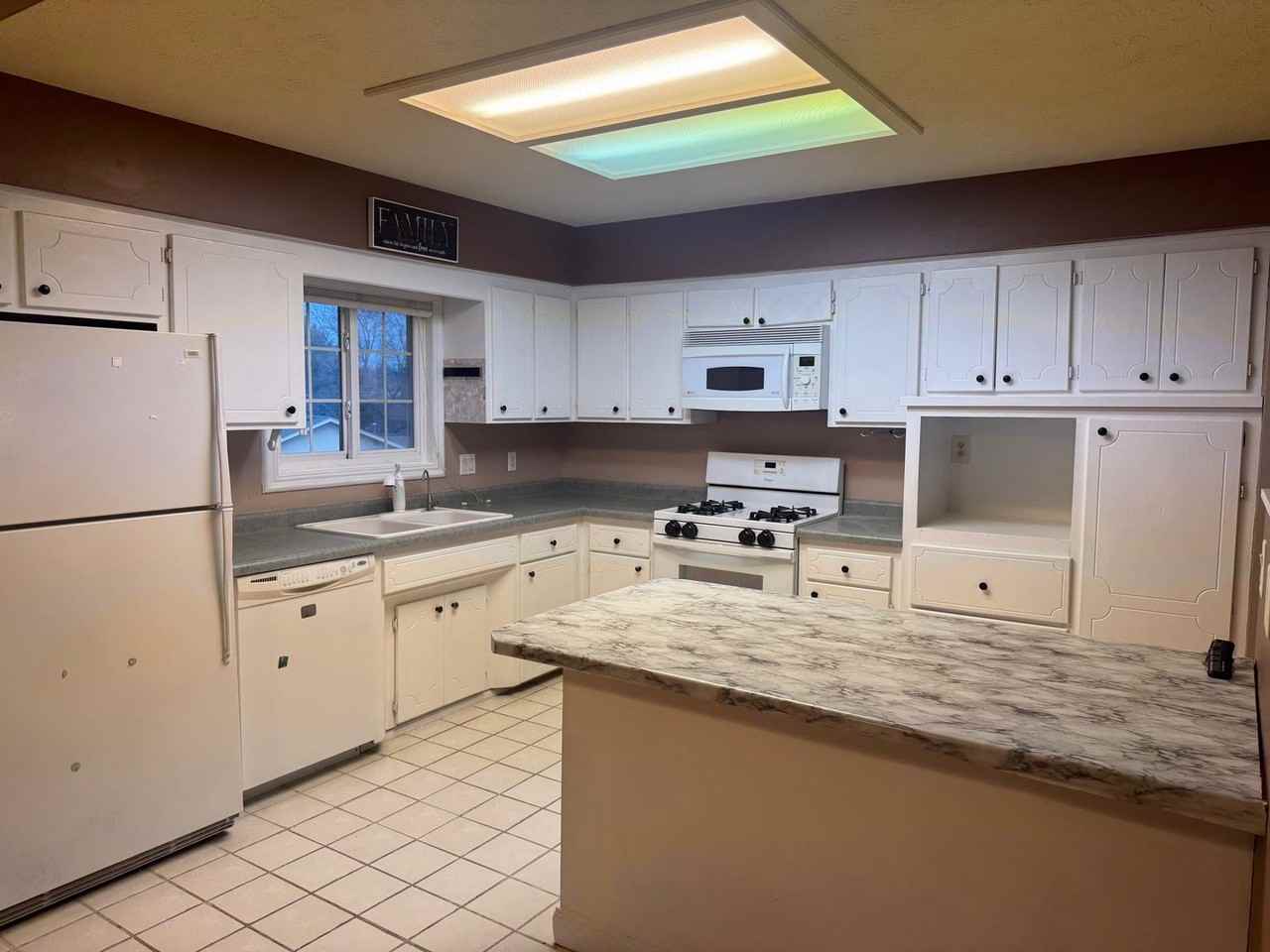 12118 Burdette Cir - Photo 4 of 15