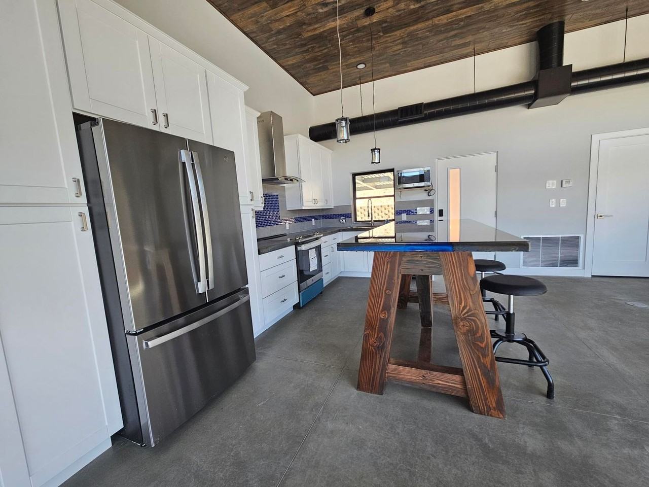 5205 Mormon Ave - Photo 2 of 9