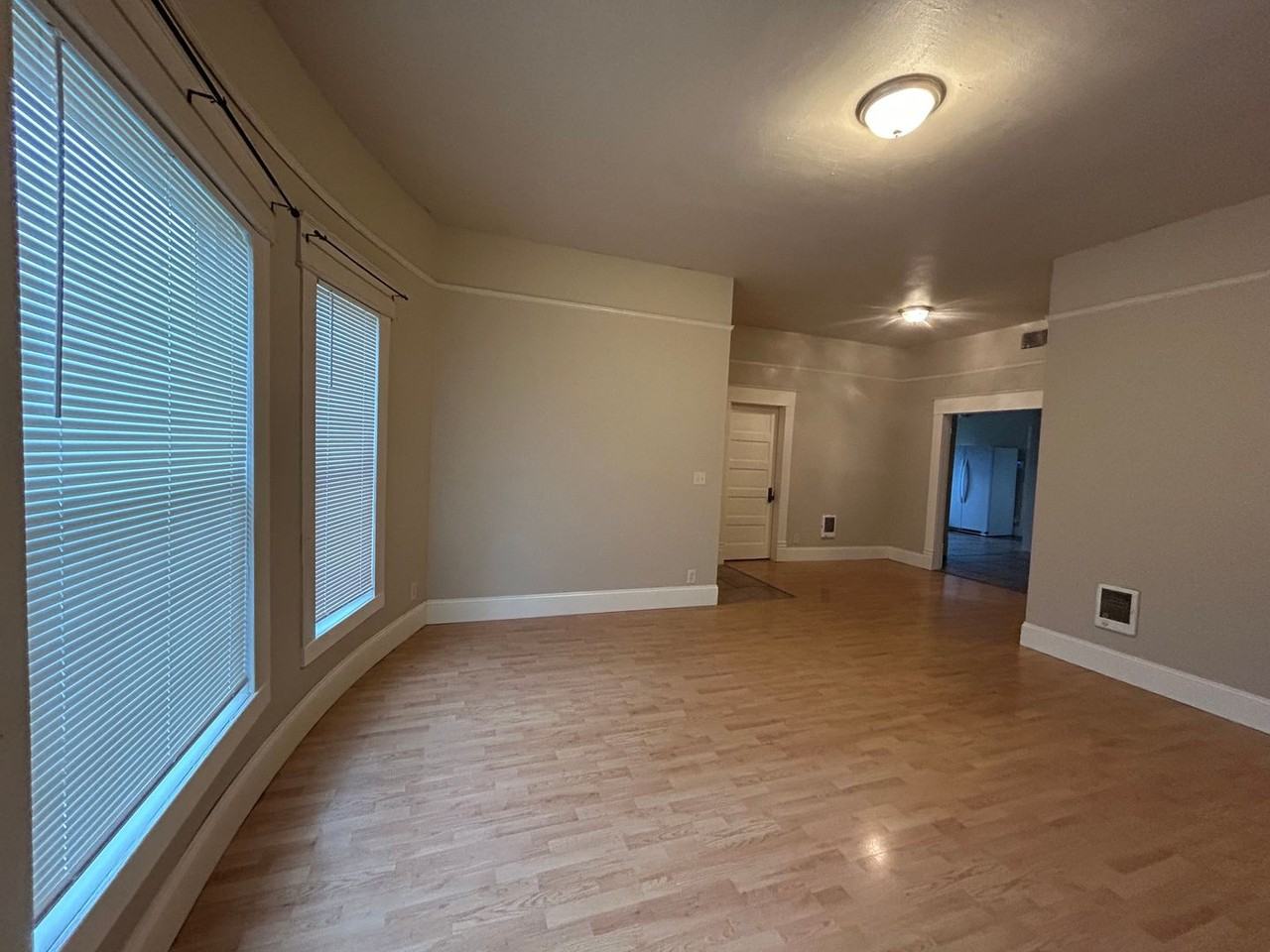 800 S 4th Ave - Photo 4 of 16