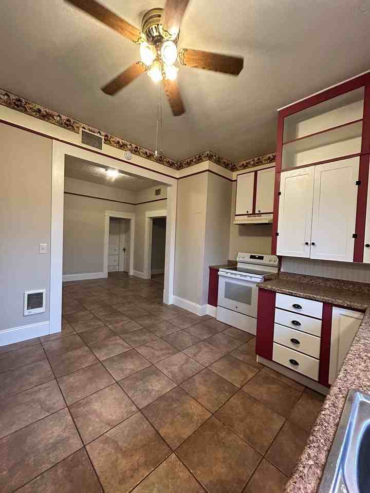 800 S 4th Ave - Photo 6 of 16