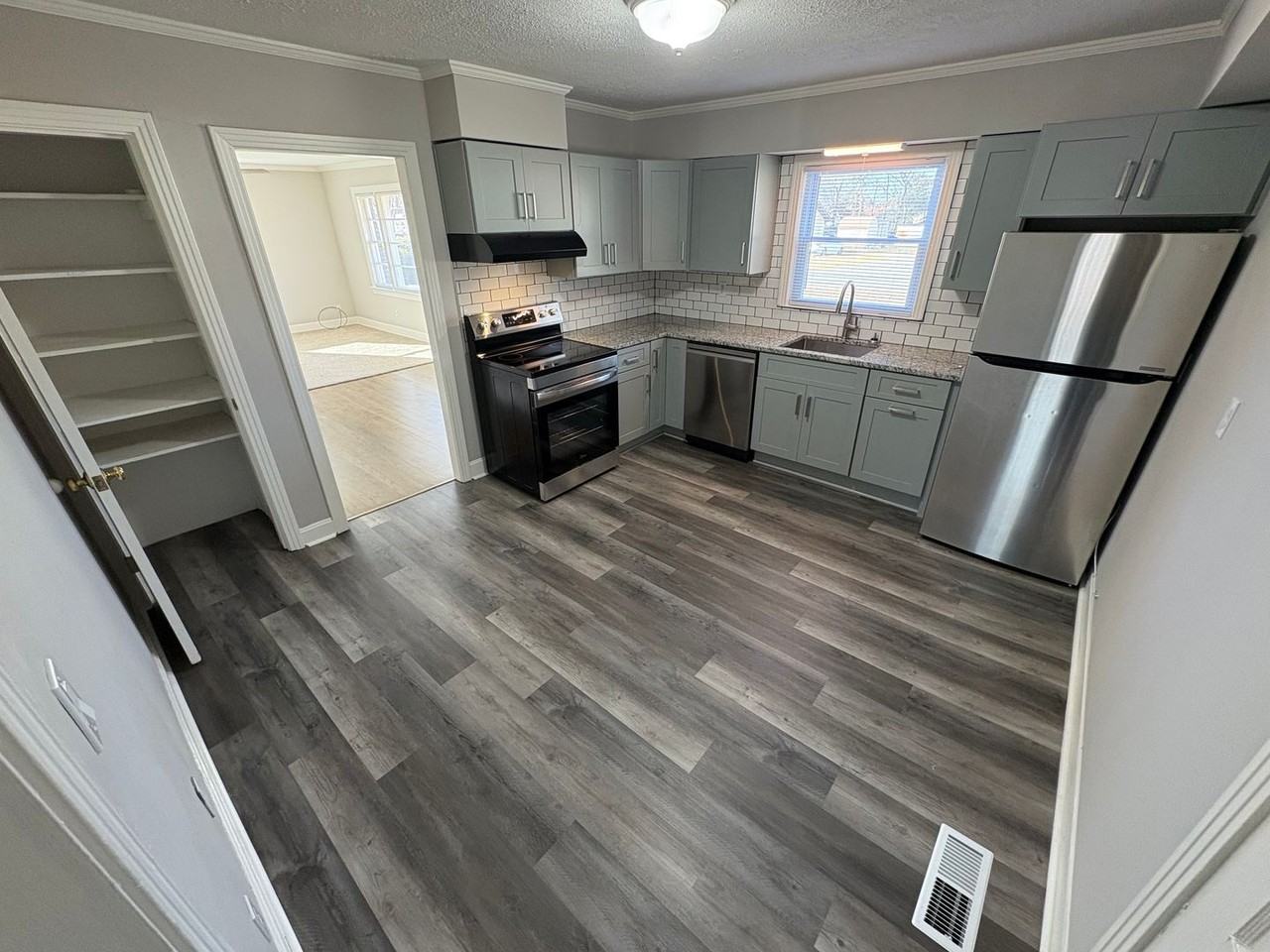 397 Franklin Rd - Photo 4 of 8