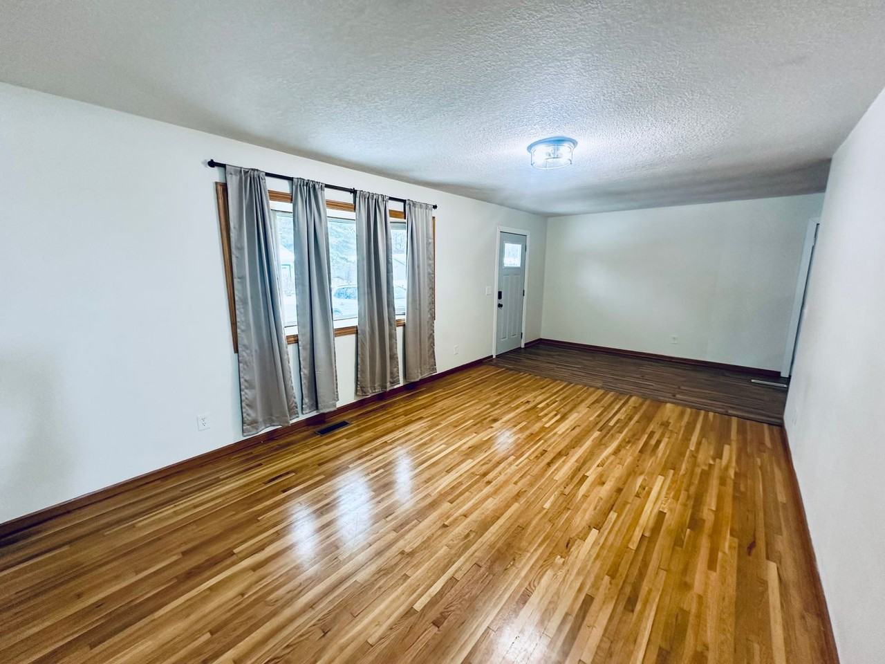 16468 Fishing Ave W - Photo 4 of 32