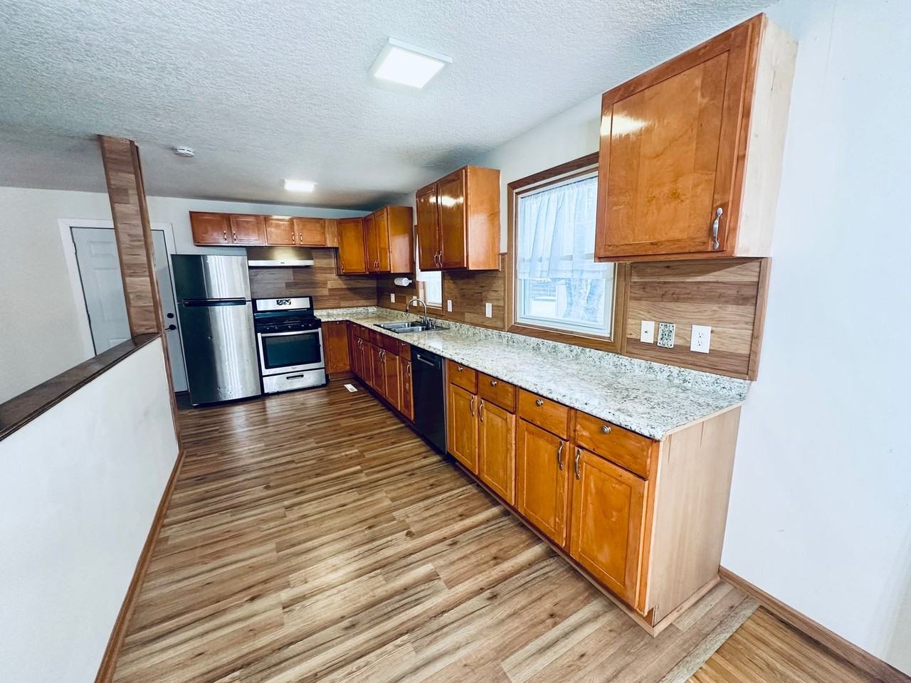 16468 Fishing Ave W - Photo 7 of 32