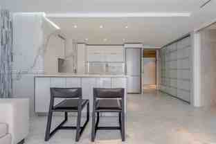 6423 6423 Collins Ave appt 304 - Photo 1 of 1