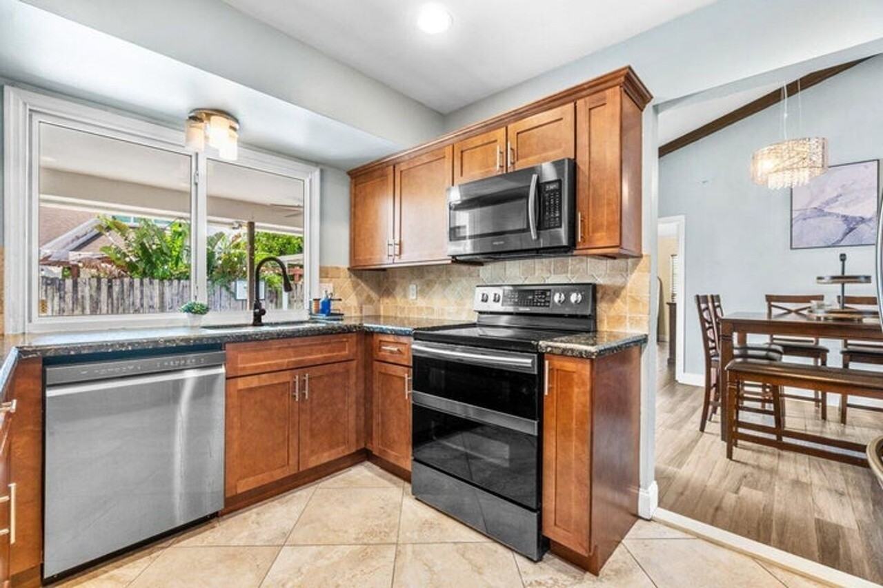 1352 Wyndcliff Dr - Photo 3 of 14