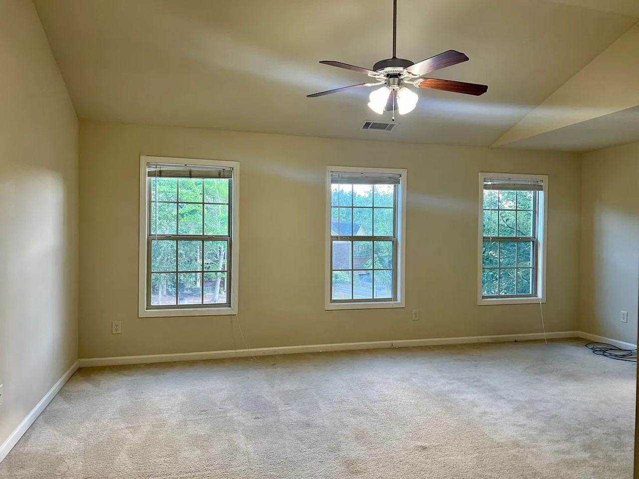 6211 Crestgate Ln - Photo 7 of 16