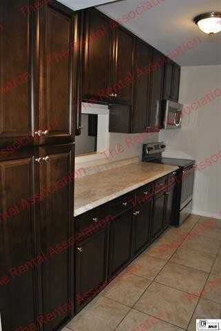 300 Woodale Dr #D - Photo 4 of 28