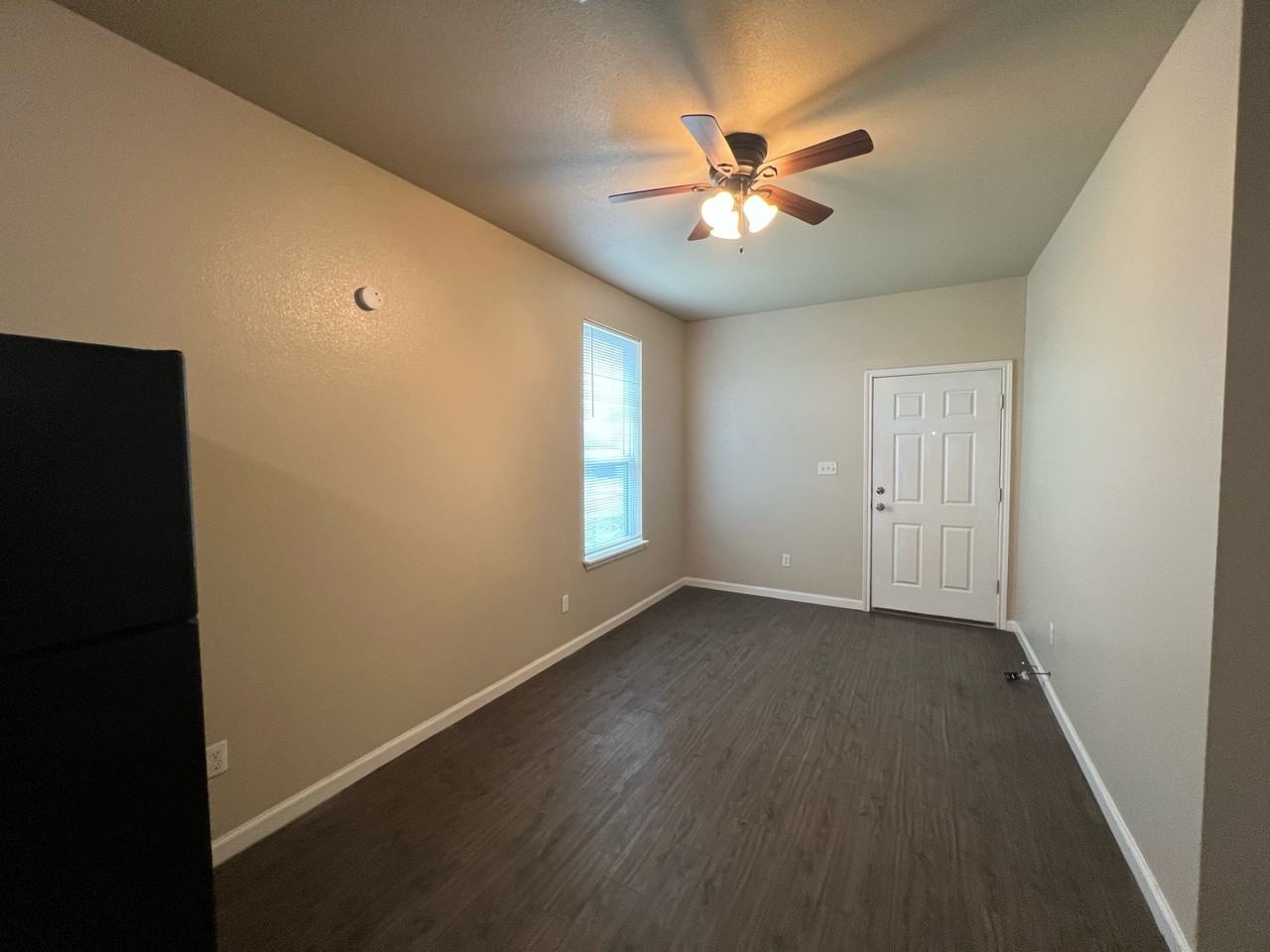 1015 Fir Ln - Photo 5 of 8
