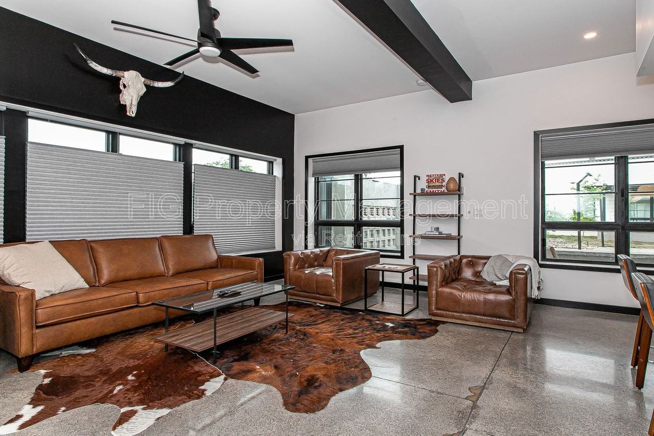 3415 N Broadway St #102 - Photo 4 of 50